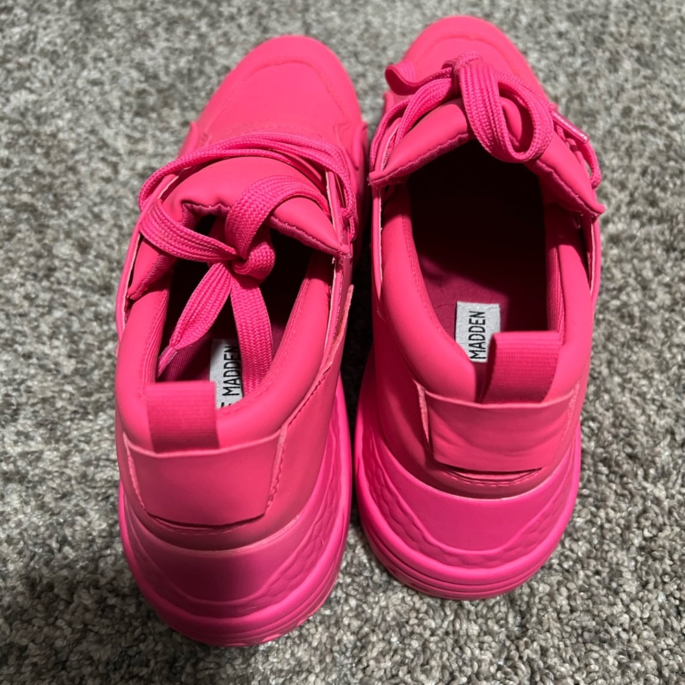 Pink shoes. Size 9. New.